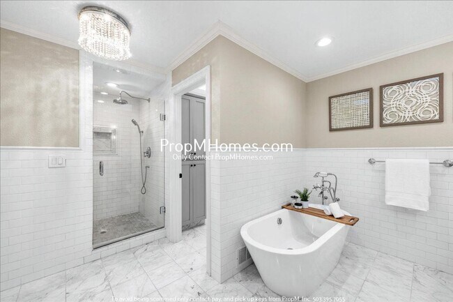 Building Photo - 17981 SW Meadowlark Ln