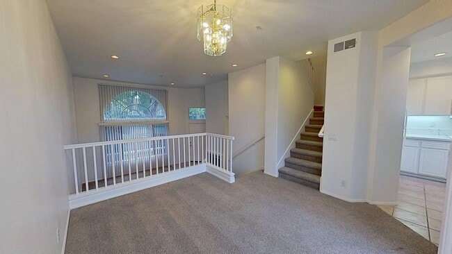 Building Photo - 1002 Reggio Aisle