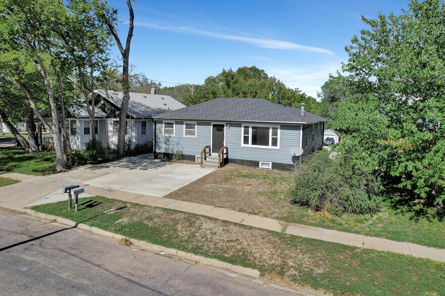 Building Photo - 4812 Hillside St