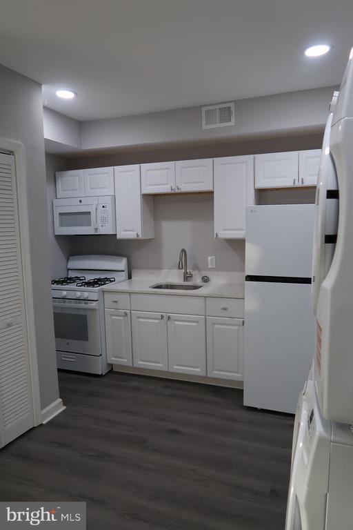 Building Photo - 2833 Brendan Ave