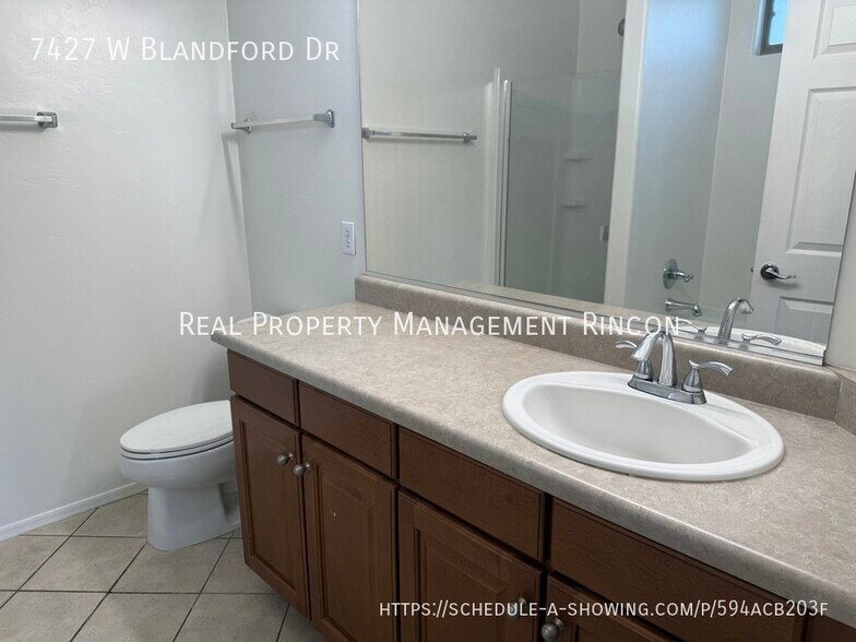 Building Photo - 7427 W Blandford Dr