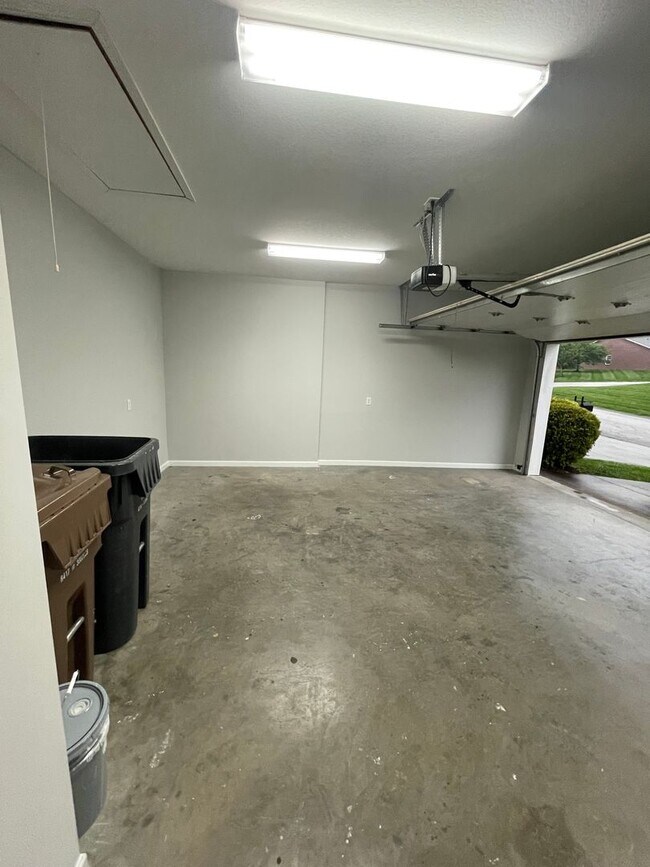 Building Photo - 7920 Ellisville Ln