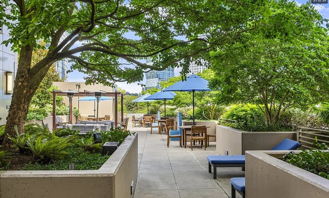 Building Photo - 900 Lenora St