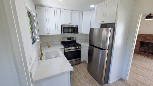 Building Photo - 13534 Starbuck St