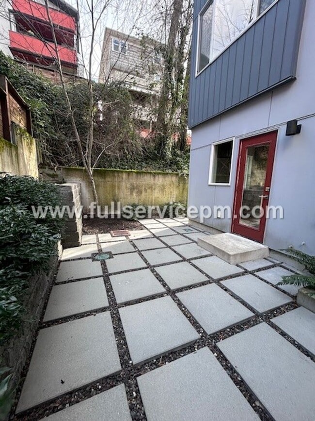 Building Photo - Contemporary 3 BD Mt. Baker Townhome! Location!!