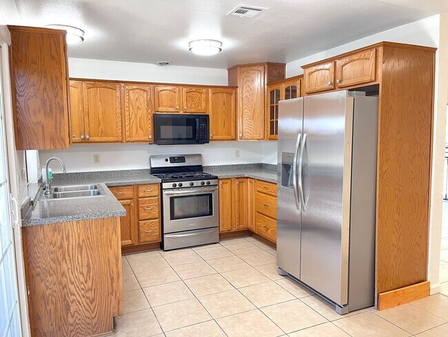 Building Photo - Spacious Four Bedroom Two Bathroom home for lease in San Bernardino, CA $3,175
