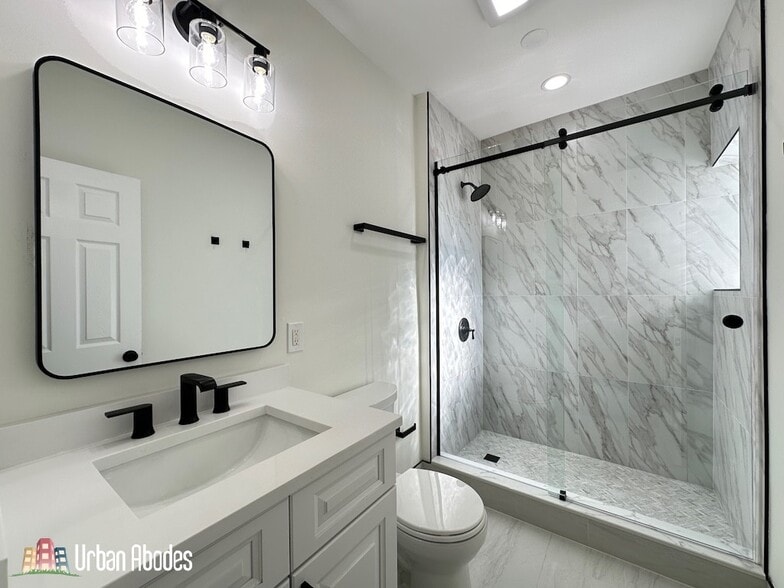 Building Photo - 3045 W Addison St