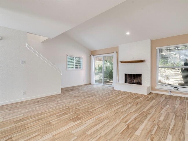 Building Photo - 6706 Deatonhill Dr