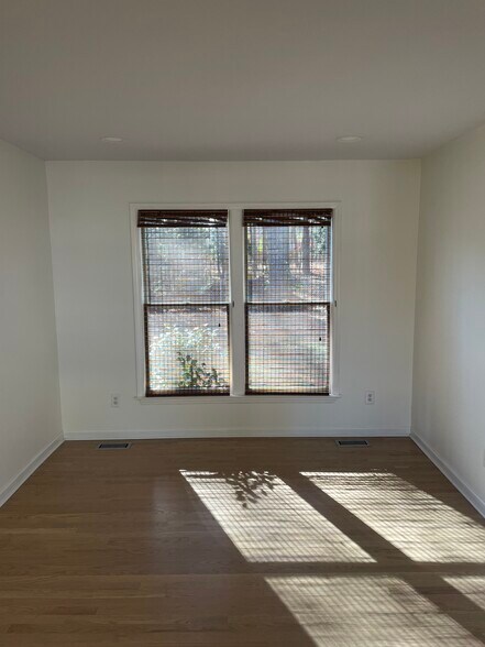 Building Photo - 705 Cash St