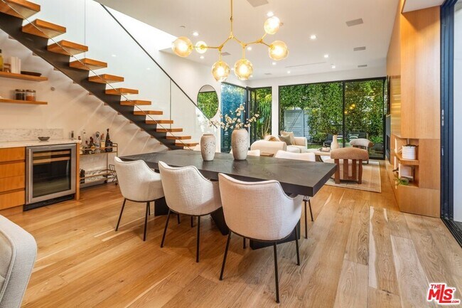 Building Photo - 722 Marine St