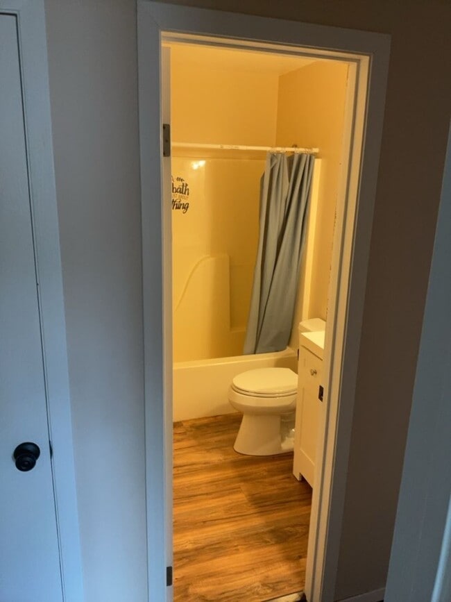 Building Photo - 3 Bedroom 2 Bath home