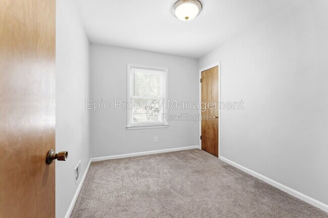 Building Photo - 2119 Moran Ave