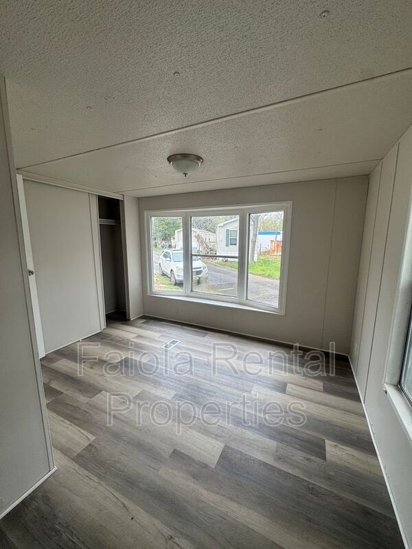 Building Photo - 1 Talmar Ln