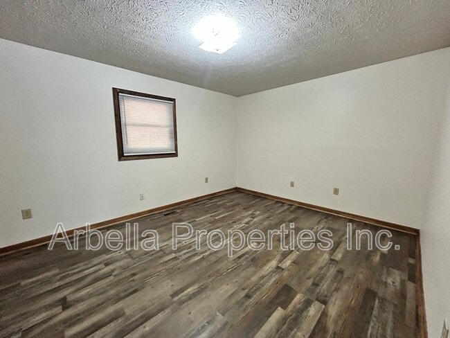 Building Photo - 1045 Surmont Ct