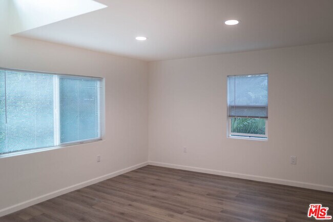 Building Photo - 824 S Bonnie Brae St