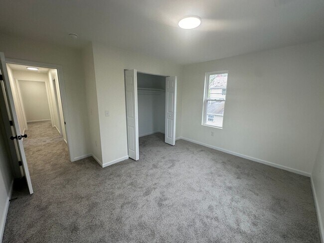 Building Photo - 315 N Maple St