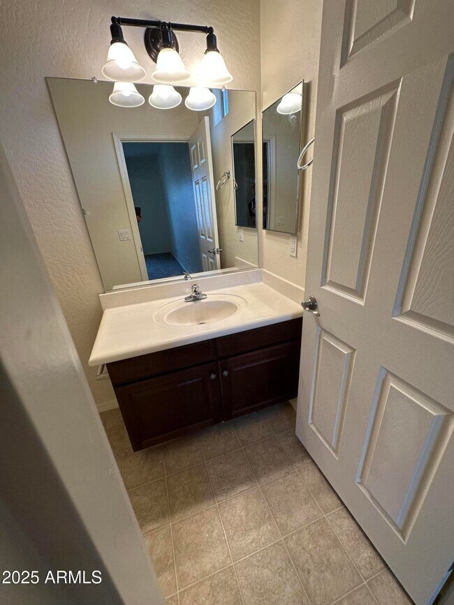 Building Photo - 2653 E Canyon Creek Dr