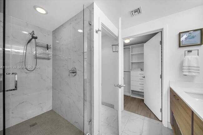 Building Photo - 16385 Biscayne Blvd