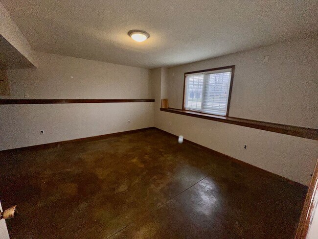 Building Photo - 3 Bed | 2.5 Bath | 2 Car Split Level Home in Belton