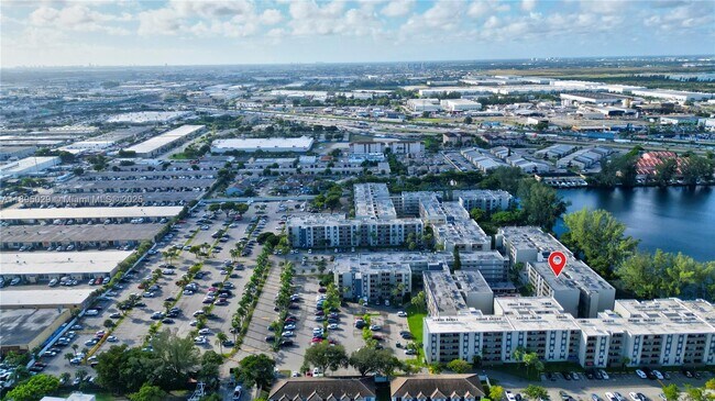 Building Photo - 10000 NW 80th Ct