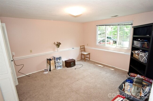 Building Photo - 1635 Van Dyke Dr