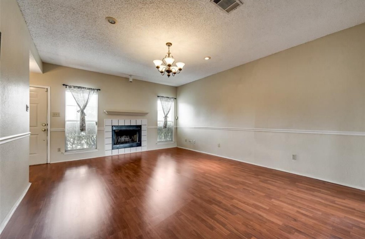 Building Photo - 807 Burr Oak Dr