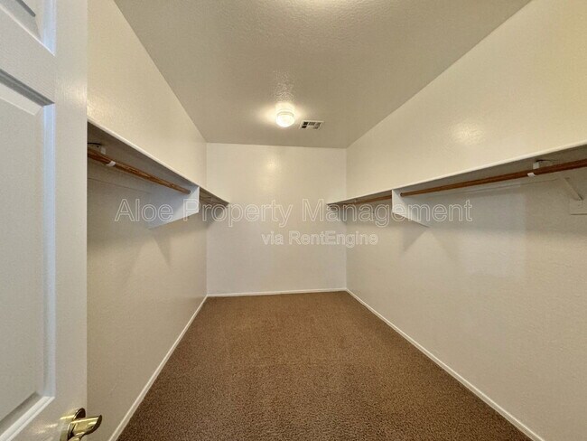 Building Photo - 43658 Caven Dr