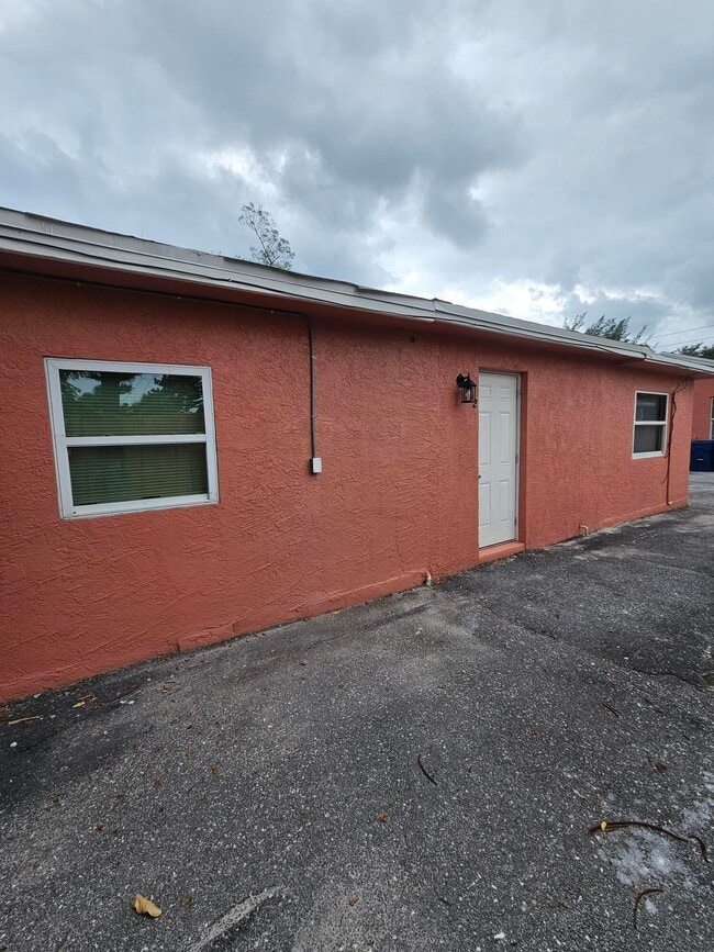 Building Photo - 148 W 14th St