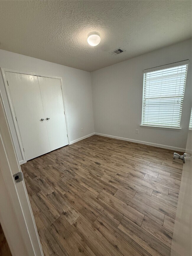 Building Photo - 3039 Legends York Dr