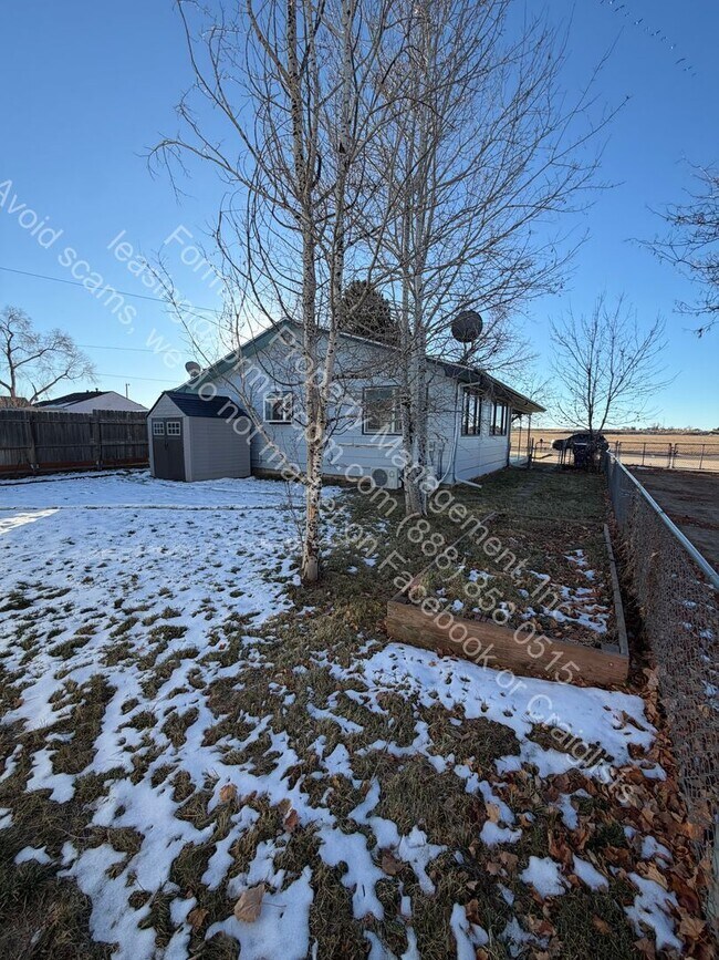 Building Photo - 105 2nd St