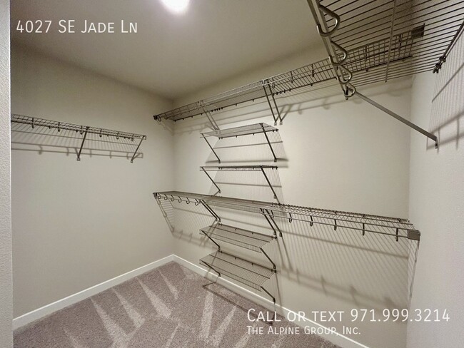 Building Photo - 4027 SE Jade Ln