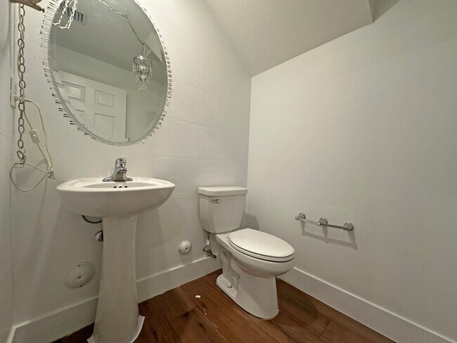 Building Photo - Stylish 3-Bedroom Home with Pool, Garage &...