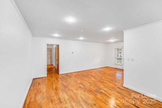 Building Photo - 405 W Harvie Ave