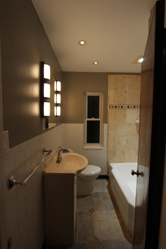 Building Photo - 4511 Main St