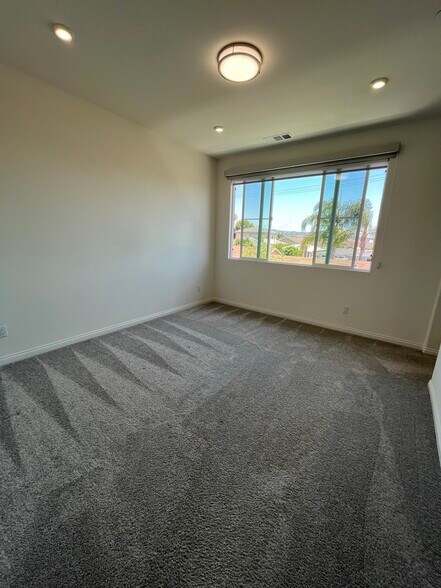 Building Photo - 54 Harmony Dr