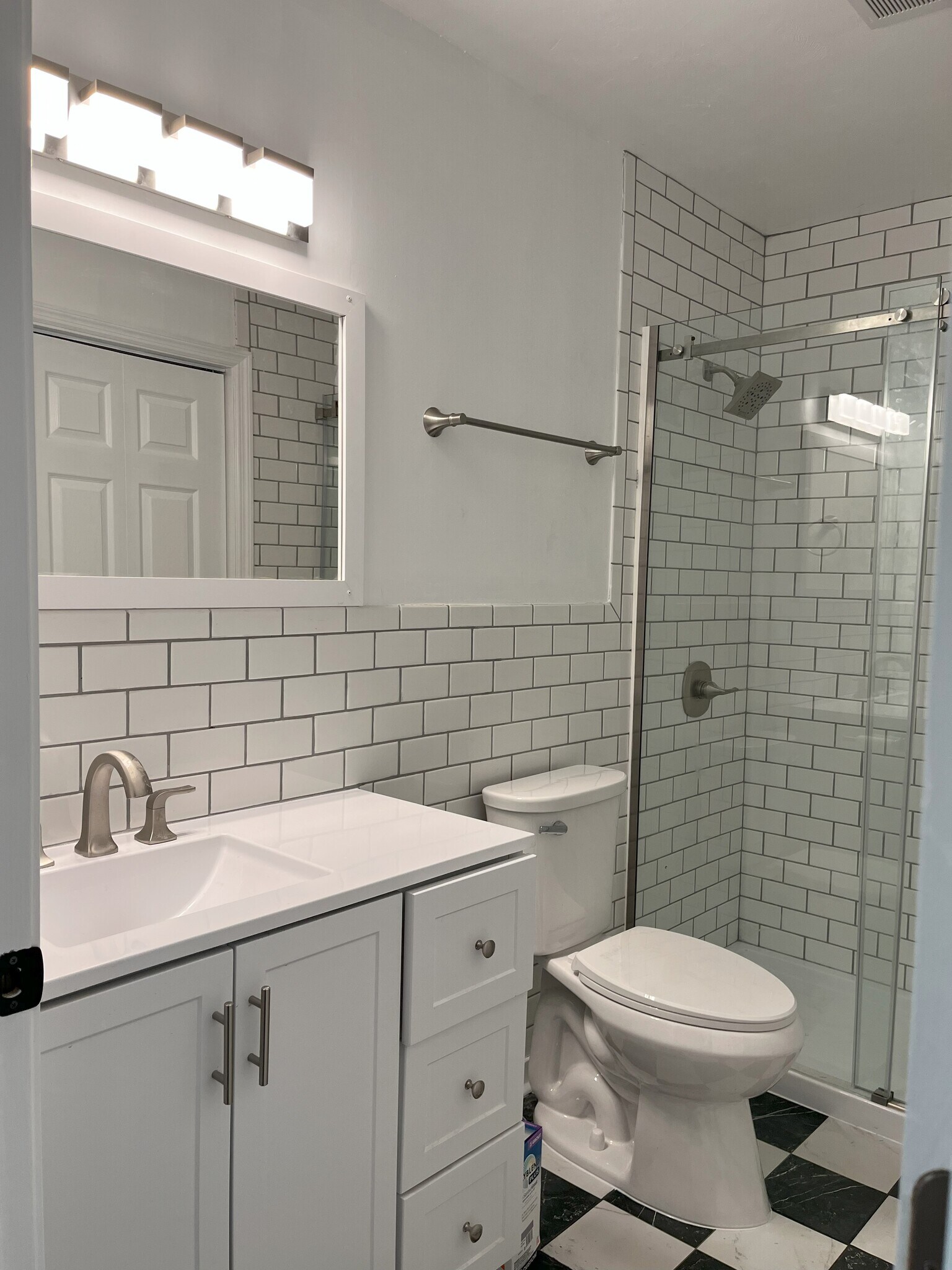 Building Photo - 728 Pointe Ct