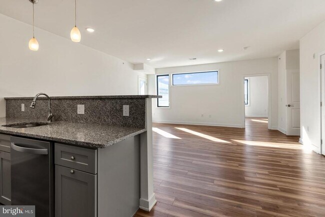 Building Photo - 2411 Kensington Ave