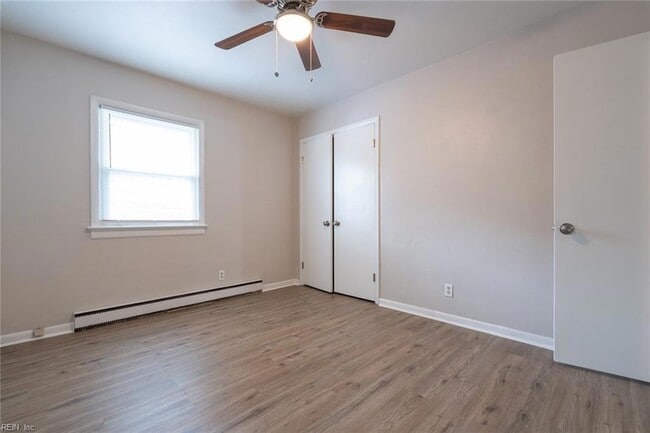 Building Photo - 344 Woodview Ave