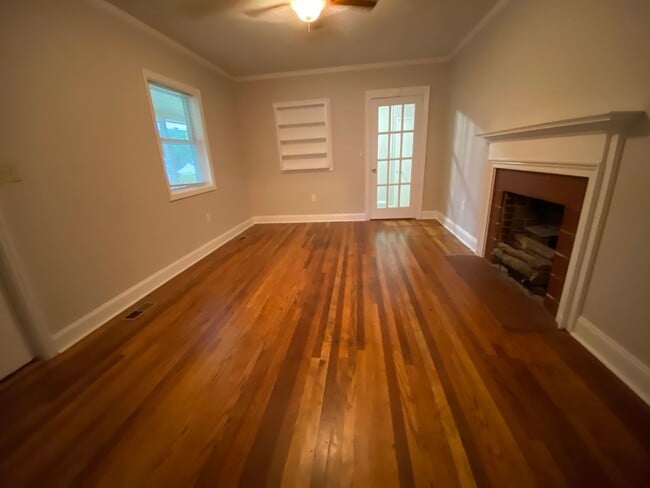 Building Photo - Charming 3 bedroom home in the heart of do...