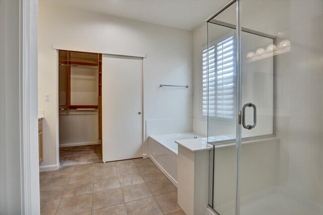 Building Photo - 683 Courtyards Loop