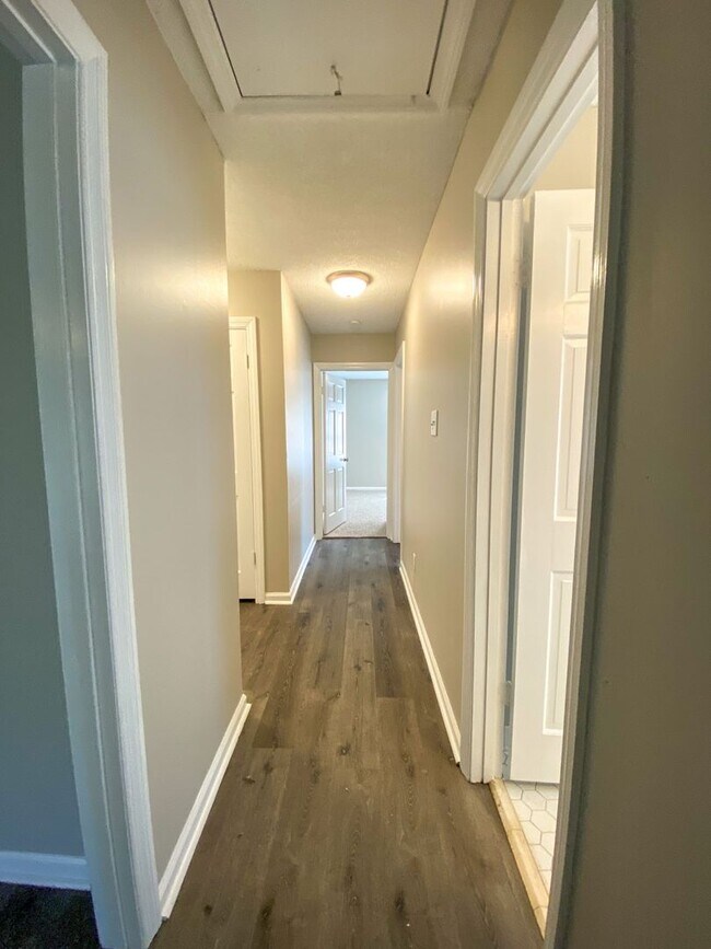 Building Photo - 3 bed, 2 bath home with access to 79 and 40.