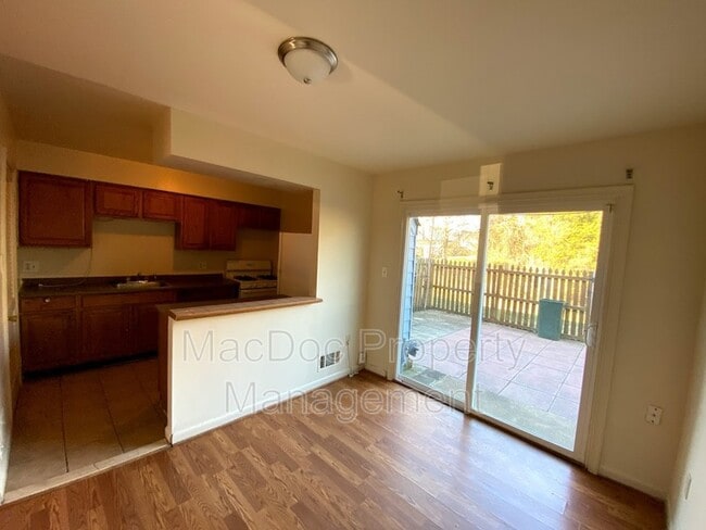 Building Photo - 3456 Beale Ct