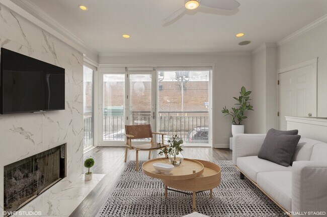 Building Photo - 1644 W Blackhawk St