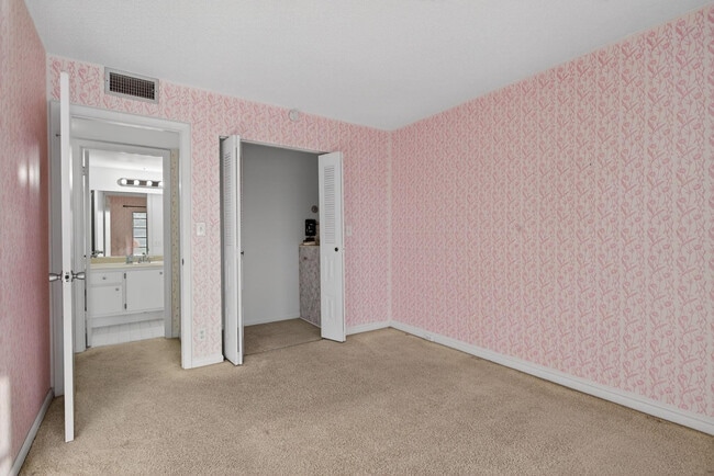 Building Photo - 1904 Bermuda Cir