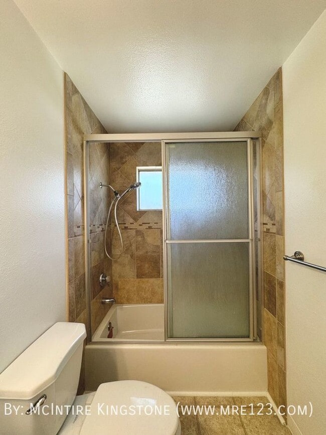 Building Photo - CALL FOR MOVE-IN SPECIALS! Spacious 2BD/1B...
