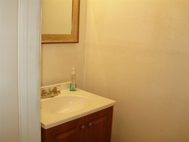 Building Photo - 2107 Shiveley Cir