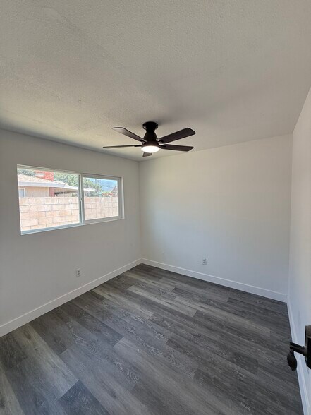 Building Photo - 5678 Surrey Ln