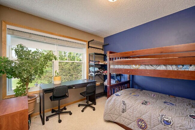 Building Photo - Spacious 4-Bedroom, 4 Bathroom Plymouth Townhouse with Cozy Fireplace - 2510 Sq Ft of Comfort!