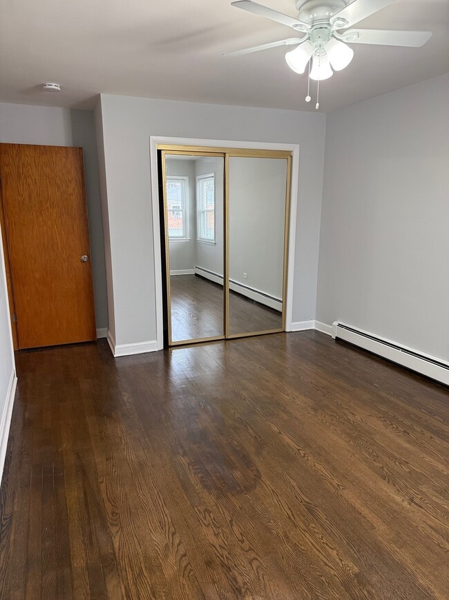 Building Photo - 8614 W Berwyn Ave