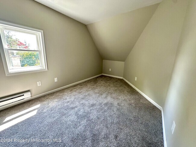 Building Photo - 114 S Lincoln Ave